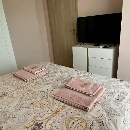 Apartman Avrora *